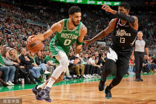 开云体育-塔图姆回归赛场，精彩发挥首场状态亮眼，快船观众沸腾！的简单介绍